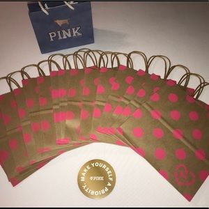 💕🌷NEW VS PINK BUNDLE🌷💕